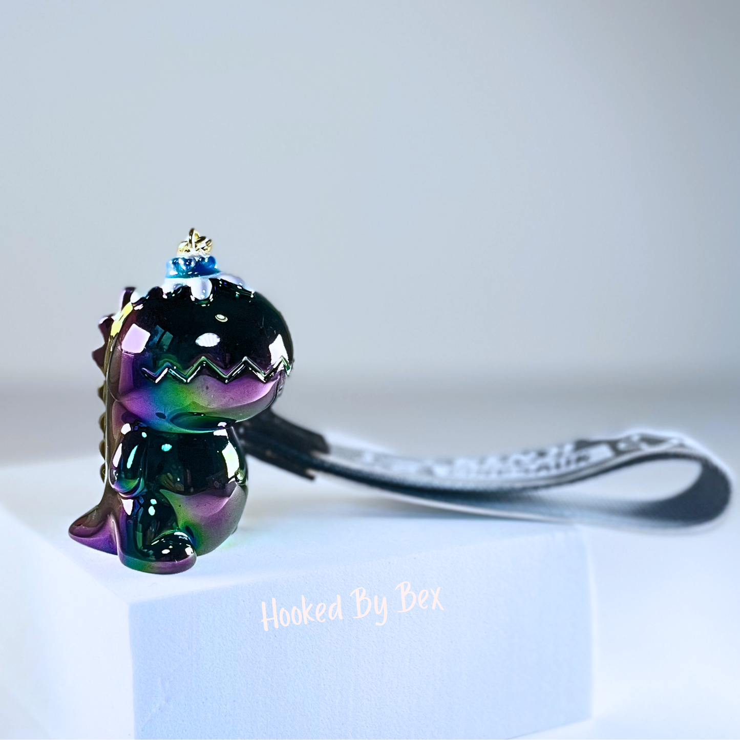 Kenji Pearlescent Dino Keyring